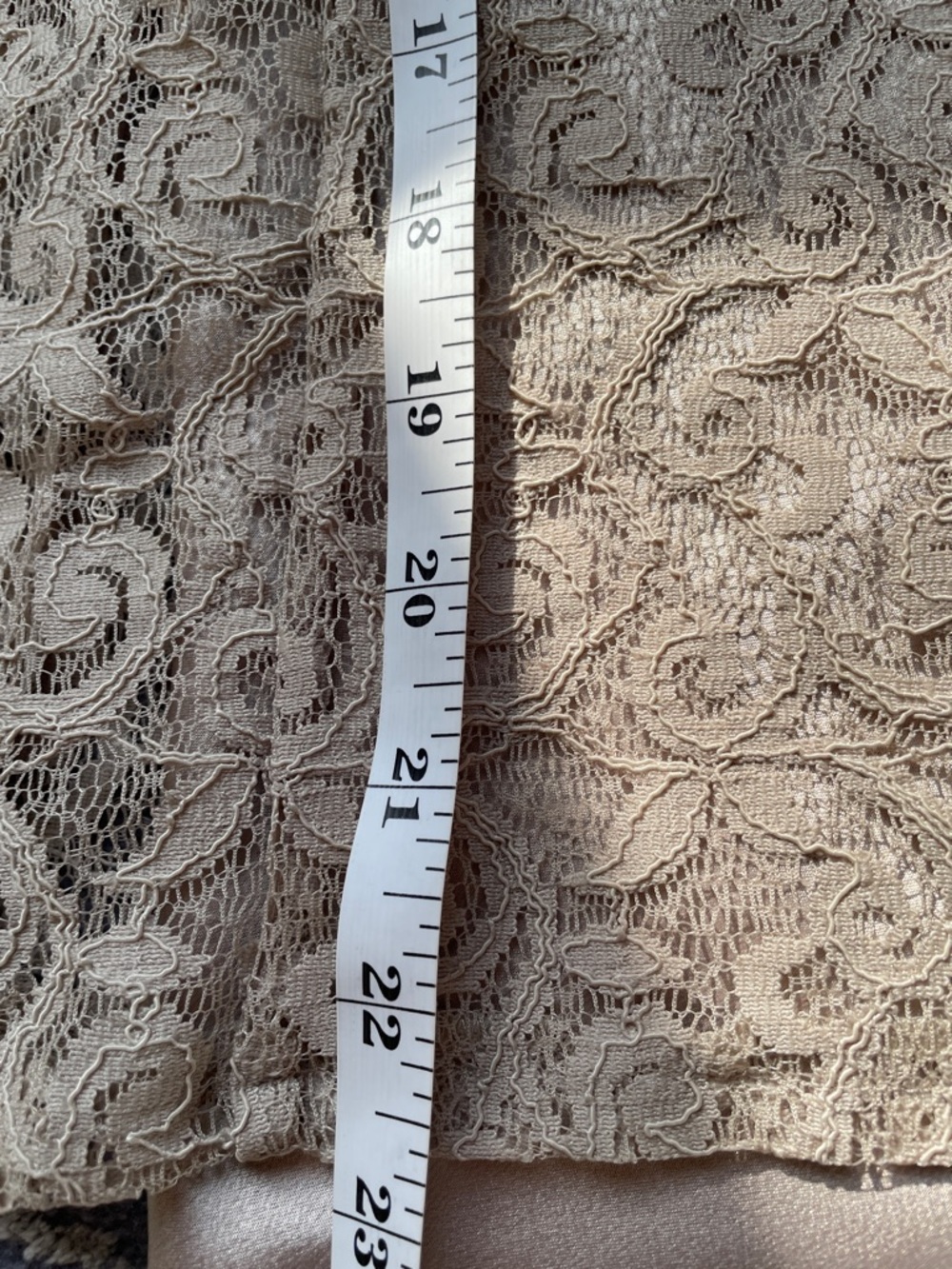 NWT Liz Claiborne Taupe Lace Short Sleeve V-Neck Blouse Size 10 Petite - Picture 8 of 8